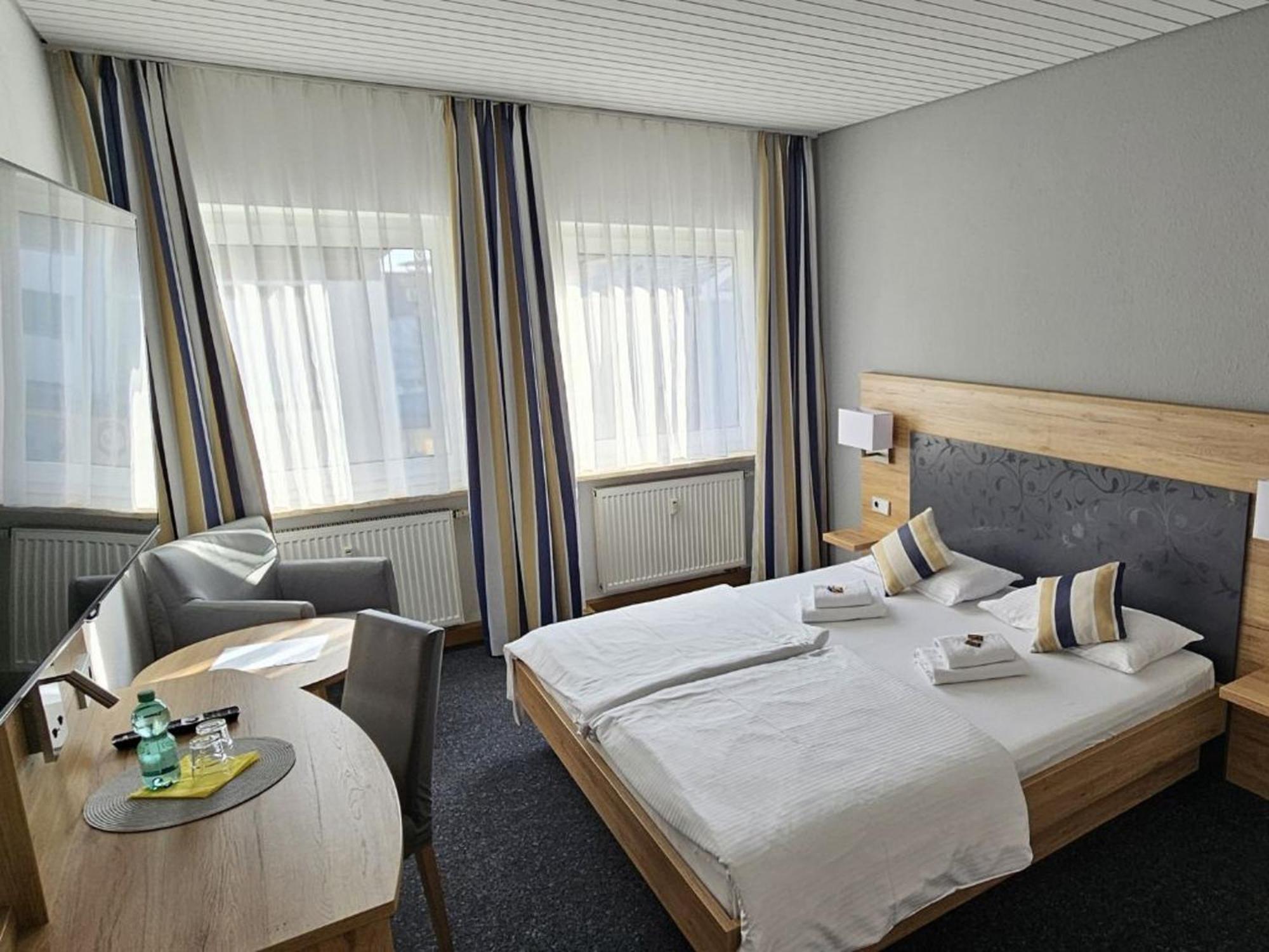 Hotel Hirsch 金茨堡 外观 照片