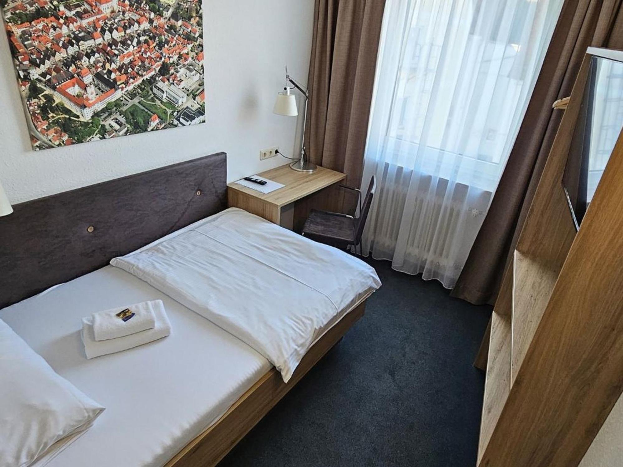 Hotel Hirsch 金茨堡 外观 照片